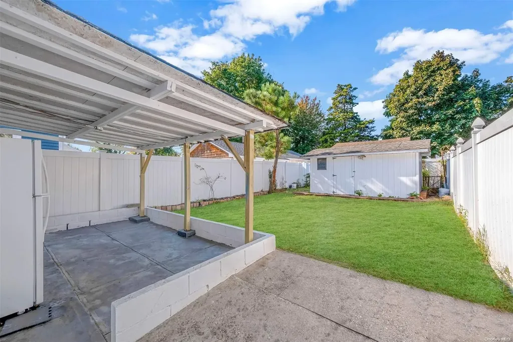 786 Davis Avenue Uniondale NY 11553