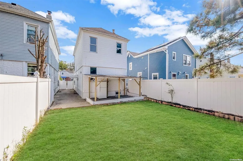 786 Davis Avenue Uniondale NY 11553