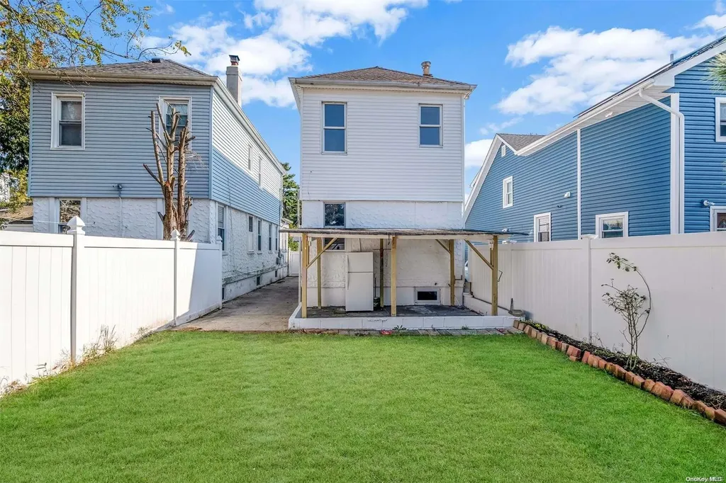 786 Davis Avenue Uniondale NY 11553