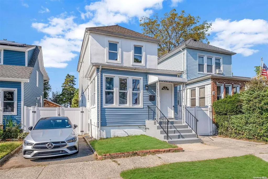 786 Davis Avenue Uniondale NY 11553