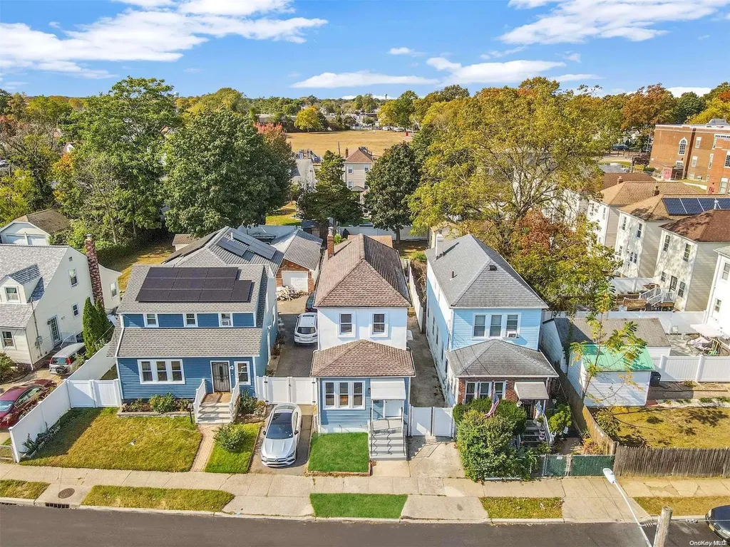786 Davis Avenue Uniondale NY 11553