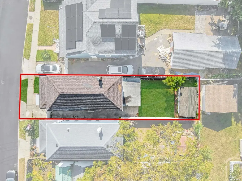 786 Davis Avenue Uniondale NY 11553