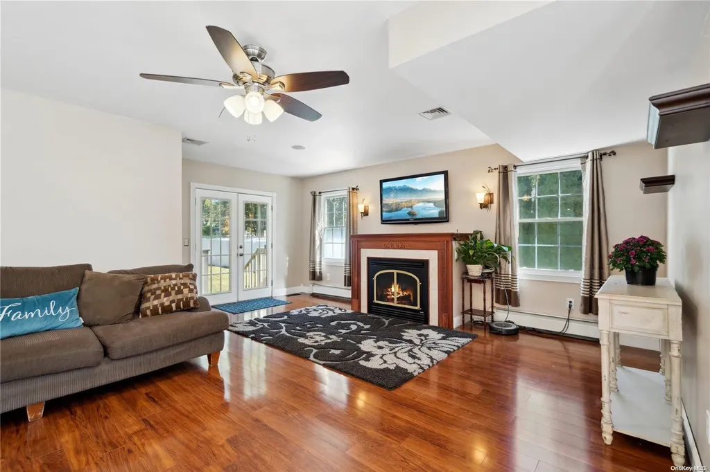 39 Applegate Drive Mastic NY 11950