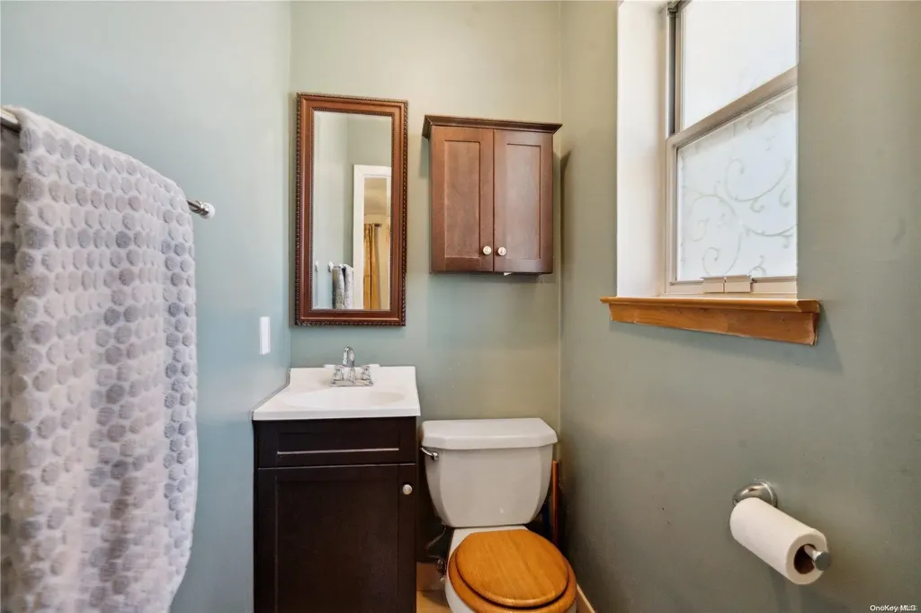 39 Applegate Drive Mastic NY 11950