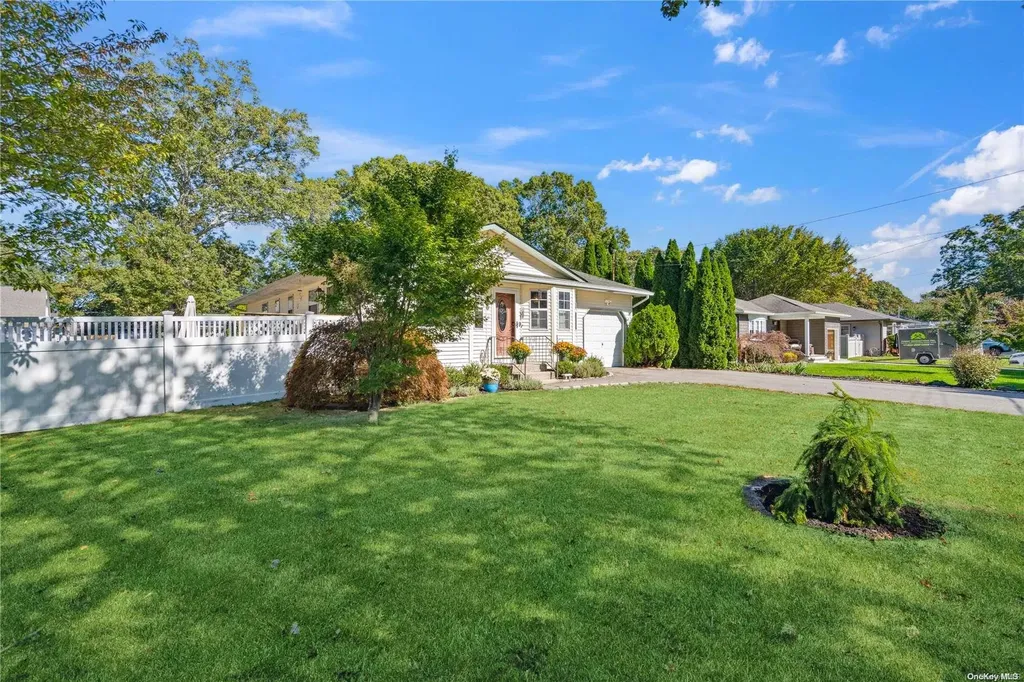 39 Applegate Drive Mastic NY 11950