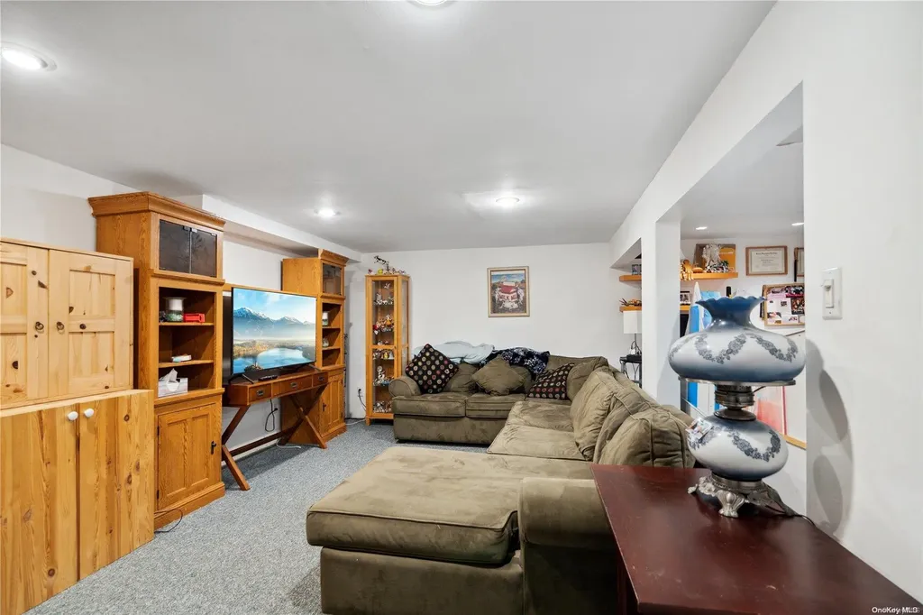 39 Applegate Drive Mastic NY 11950