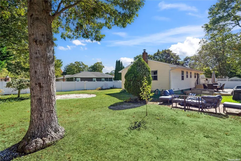 39 Applegate Drive Mastic NY 11950