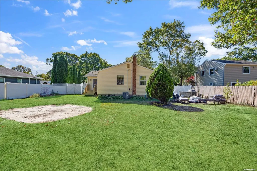 39 Applegate Drive Mastic NY 11950