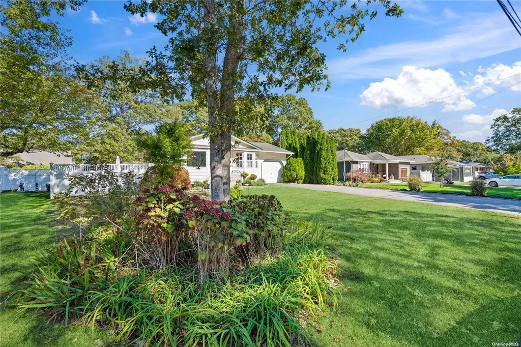 39 Applegate Drive Mastic NY 11950