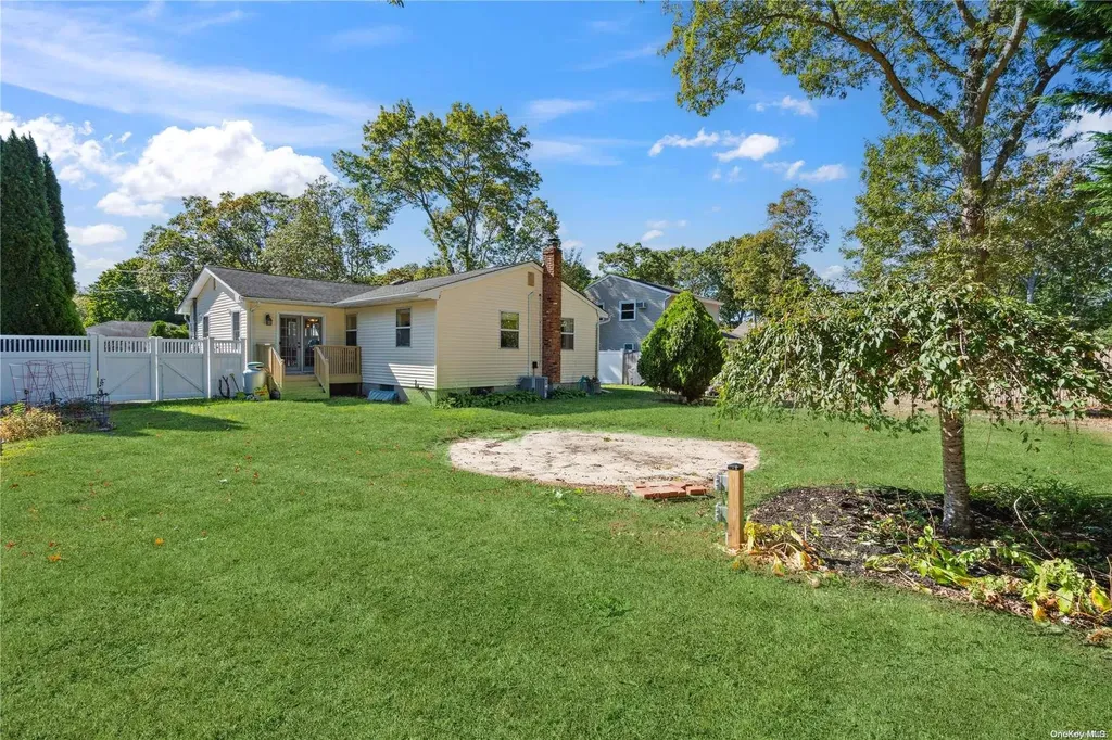39 Applegate Drive Mastic NY 11950