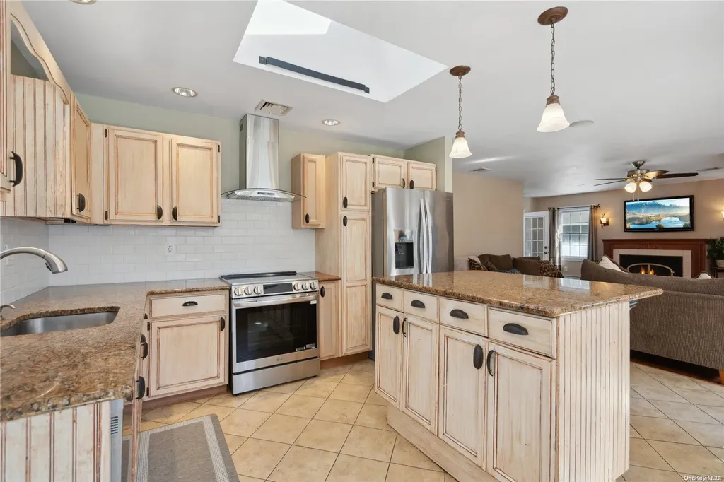 39 Applegate Drive Mastic NY 11950