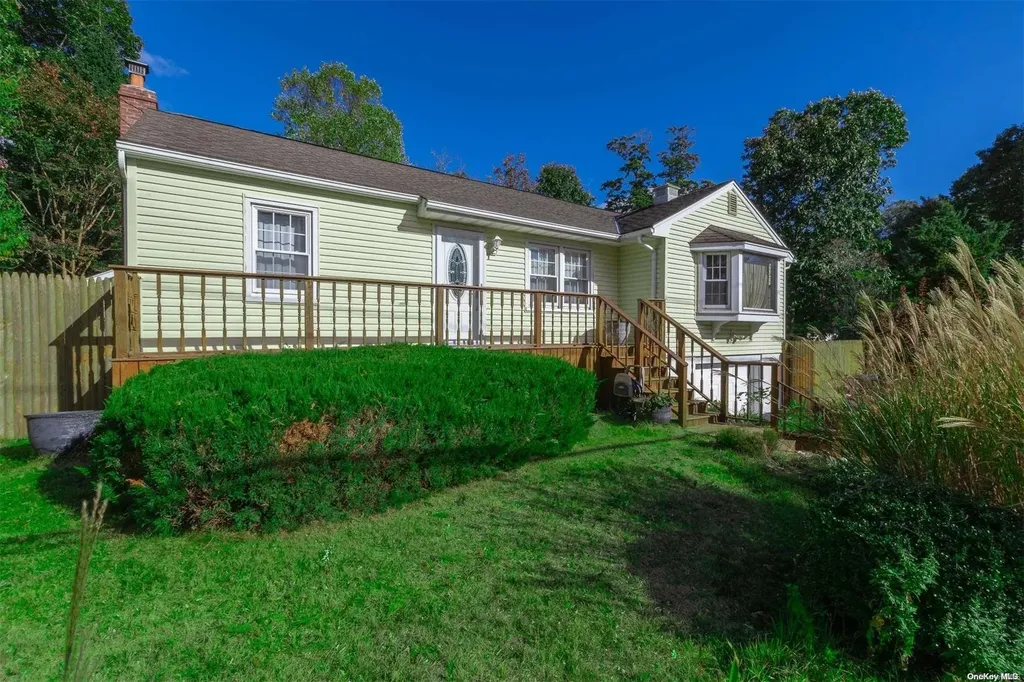20 Herod Point Road Wading River NY 11792