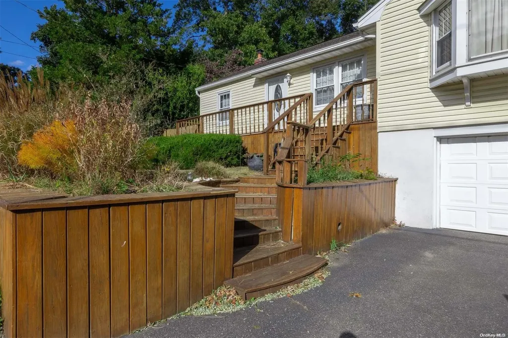 20 Herod Point Road Wading River NY 11792