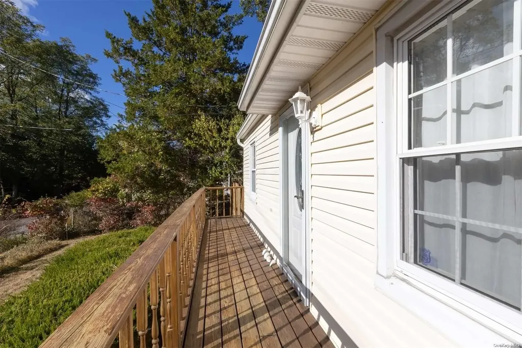 20 Herod Point Road Wading River NY 11792