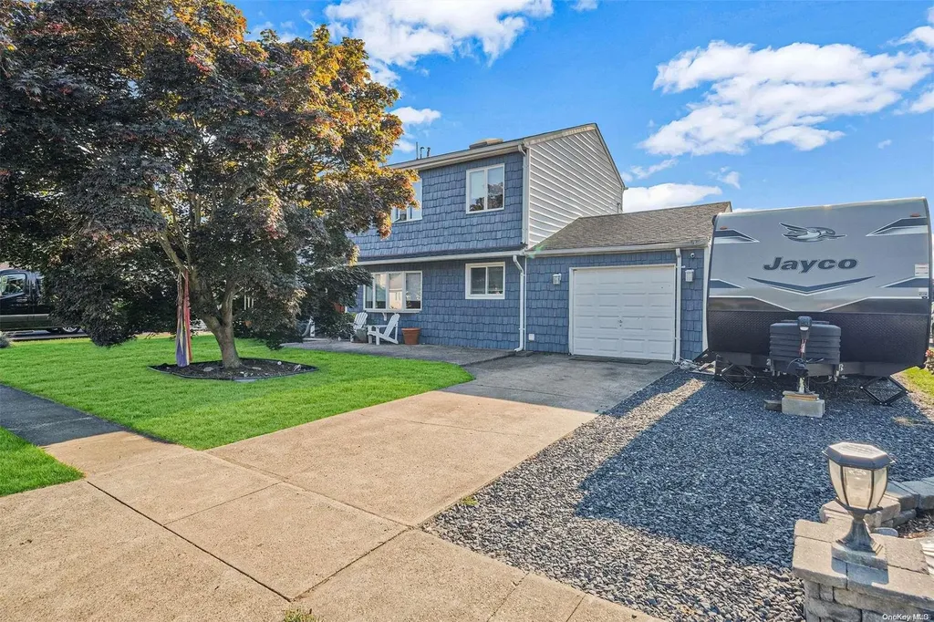 16 Wood Place Babylon NY 11757