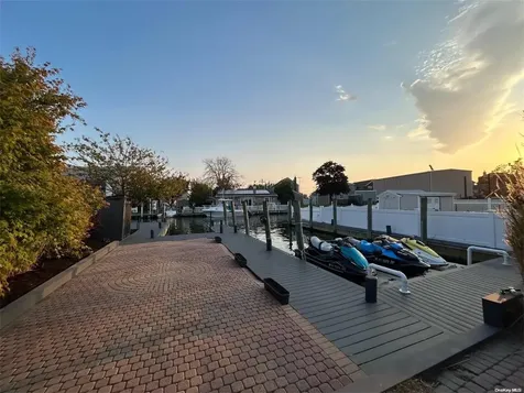 44 Meadow Lane Amityville NY 11701