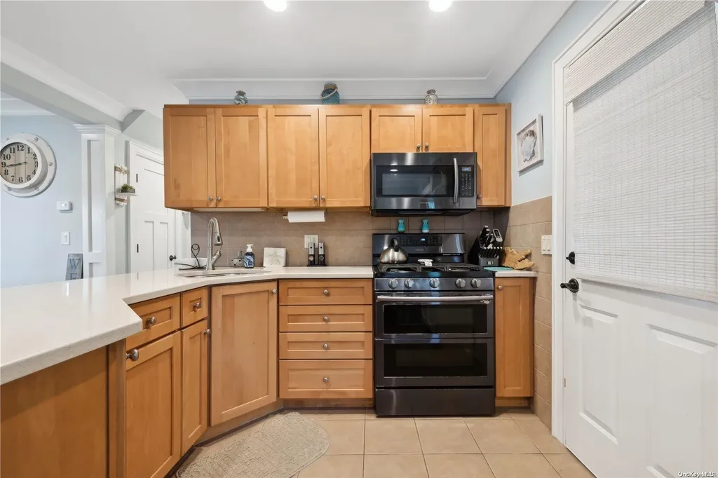 145 The Crescent Babylon NY 11702
