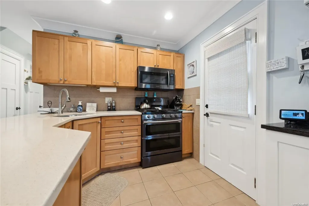 145 The Crescent Babylon NY 11702