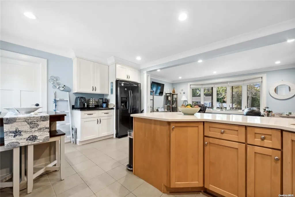 145 The Crescent Babylon NY 11702
