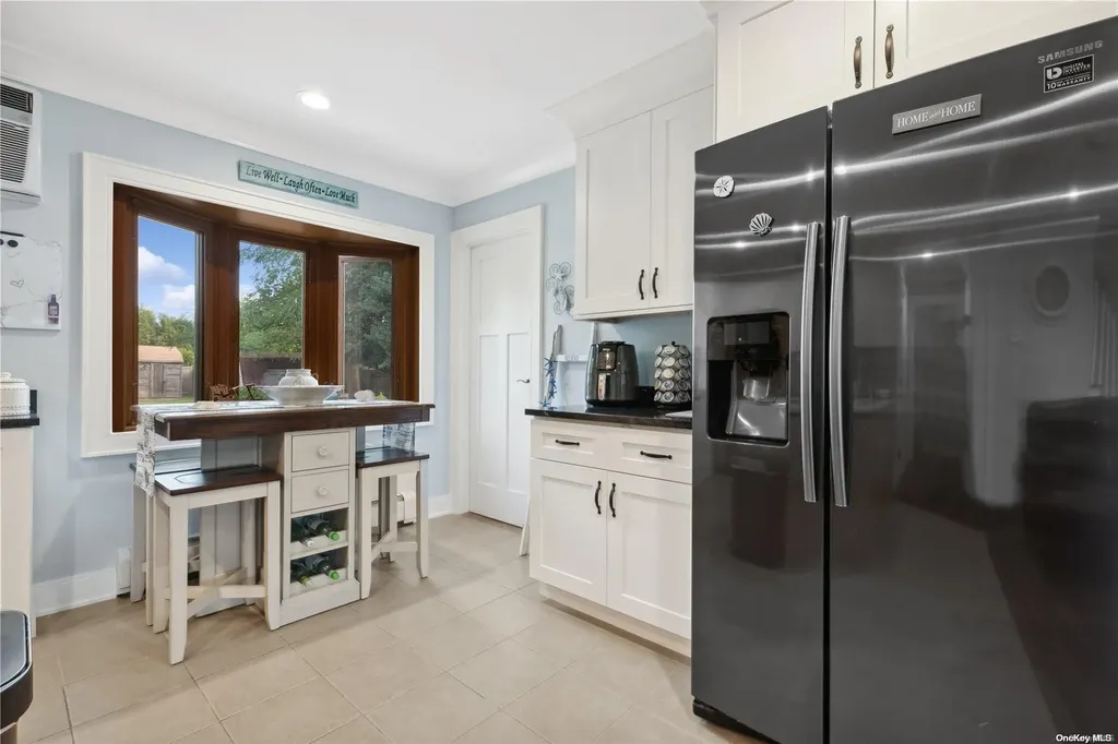 145 The Crescent Babylon NY 11702