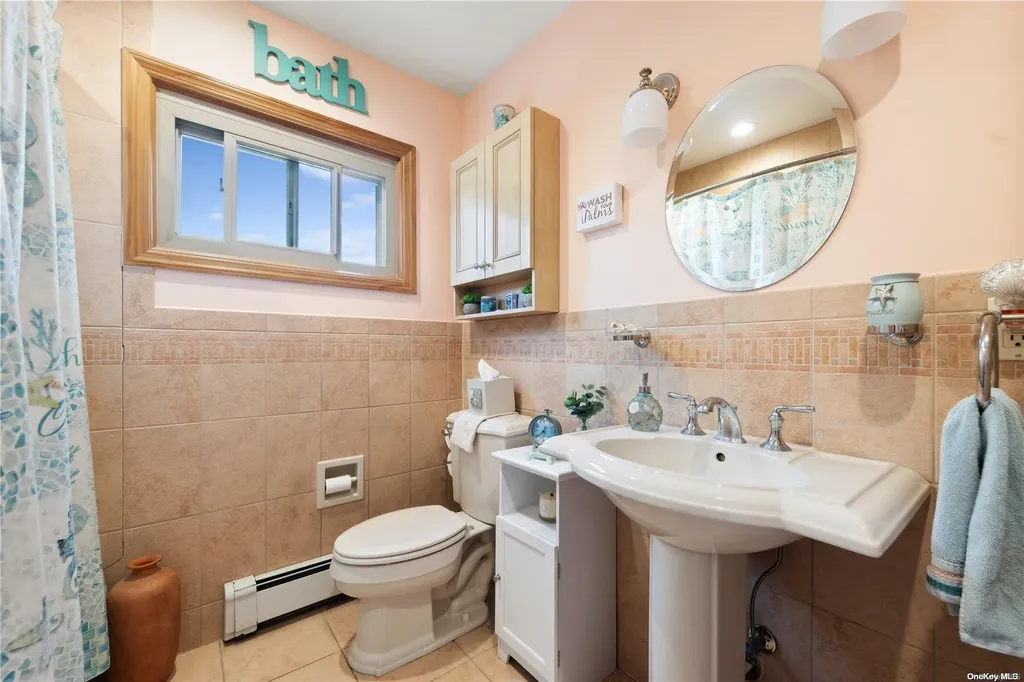 145 The Crescent Babylon NY 11702