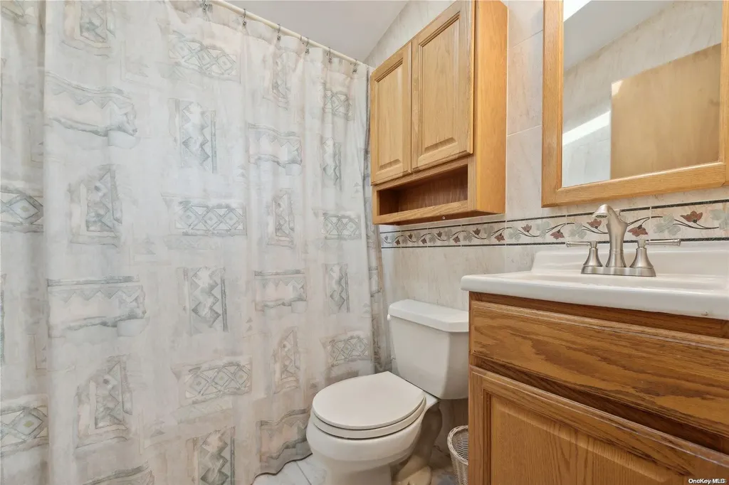 145 The Crescent Babylon NY 11702