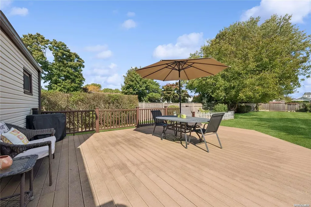 145 The Crescent Babylon NY 11702