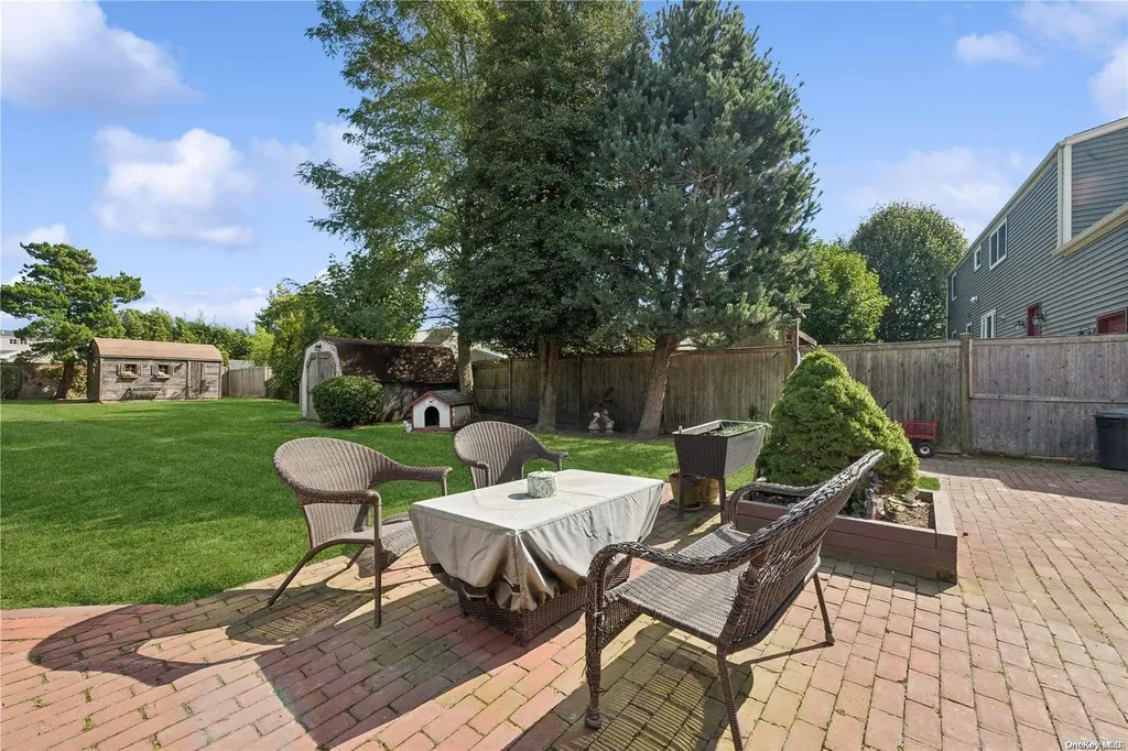 145 The Crescent Babylon NY 11702