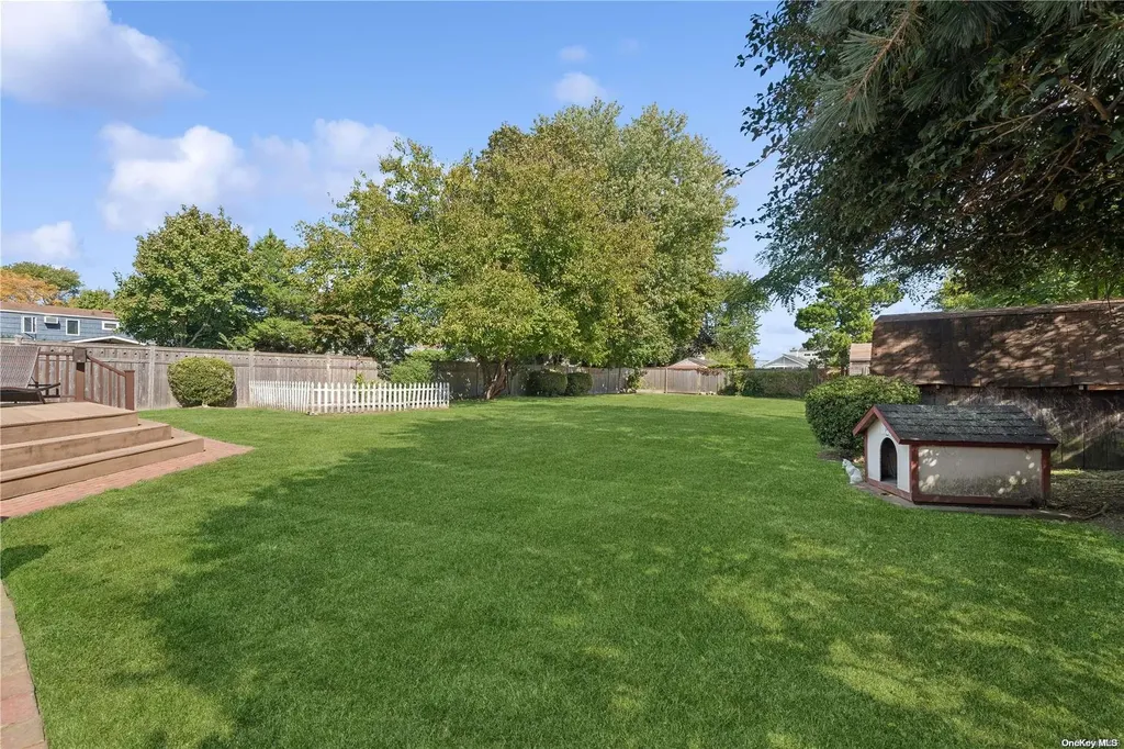 145 The Crescent Babylon NY 11702