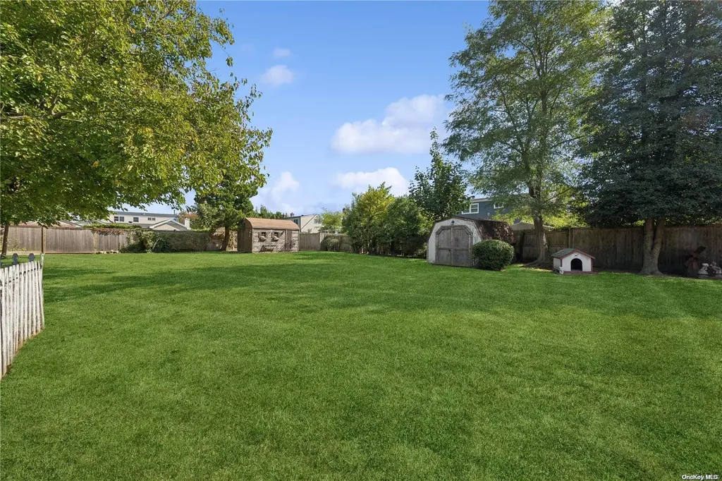 145 The Crescent Babylon NY 11702