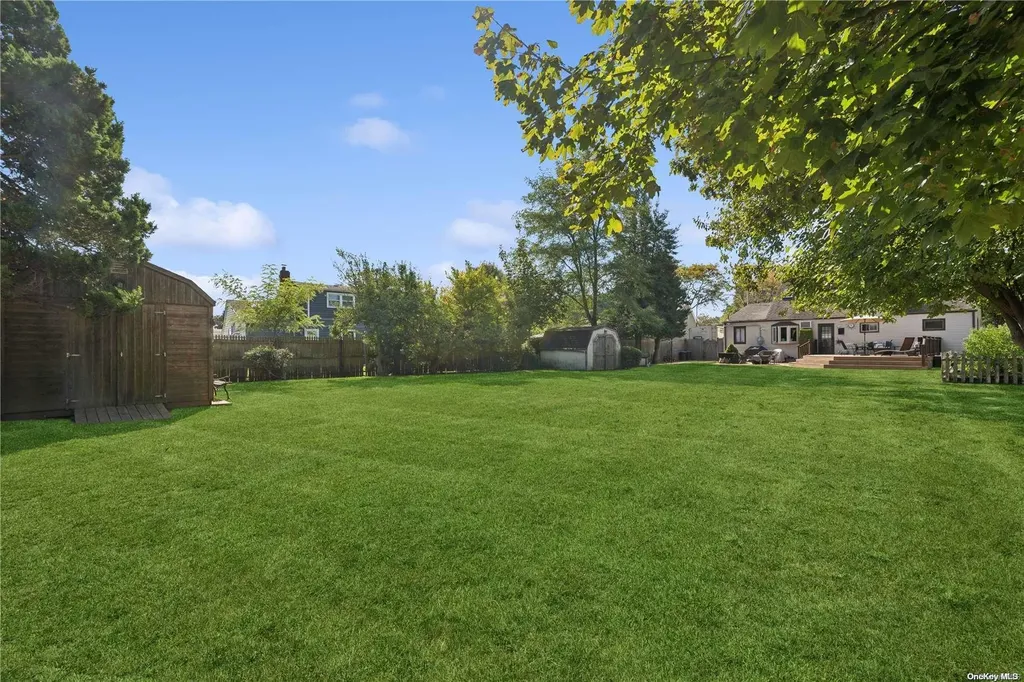 145 The Crescent Babylon NY 11702
