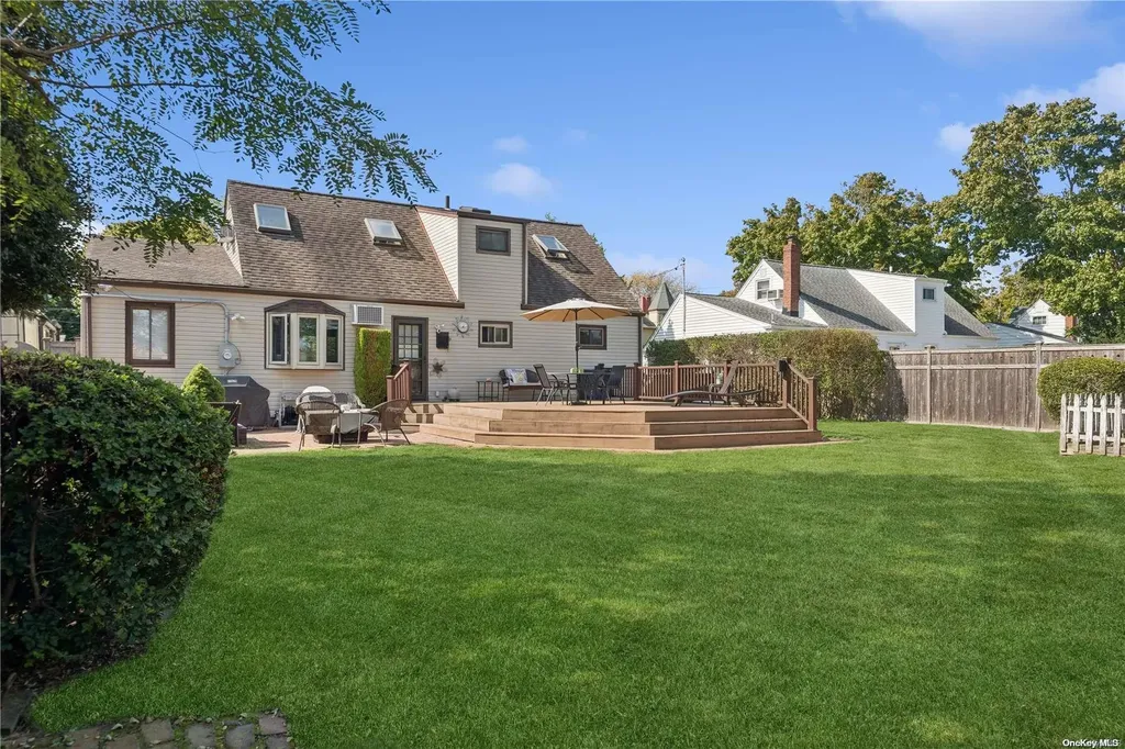 145 The Crescent Babylon NY 11702