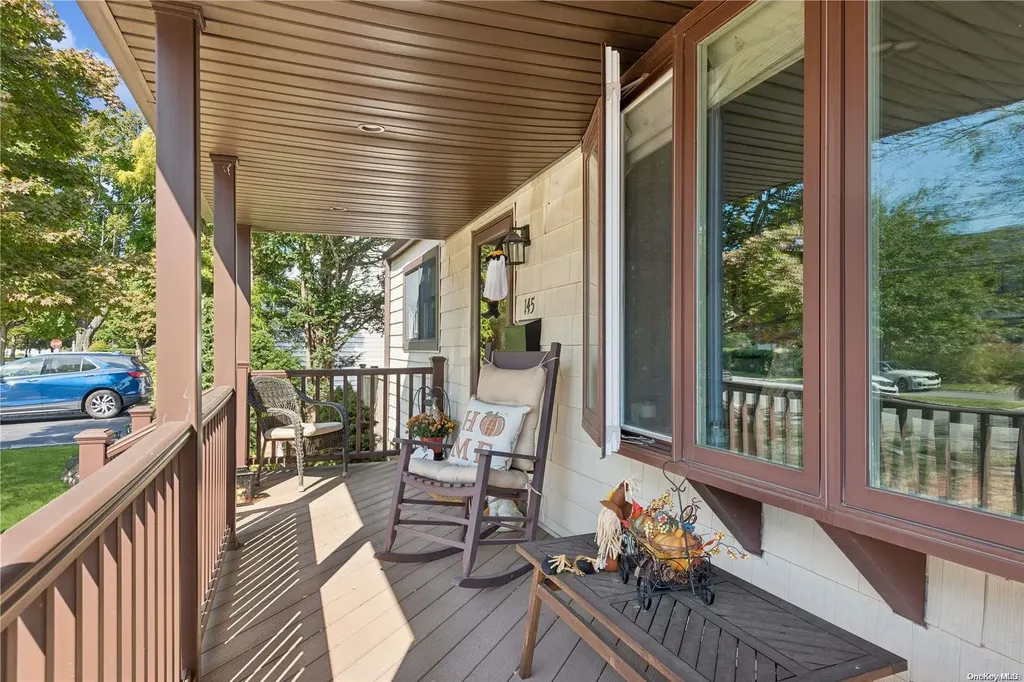 145 The Crescent Babylon NY 11702
