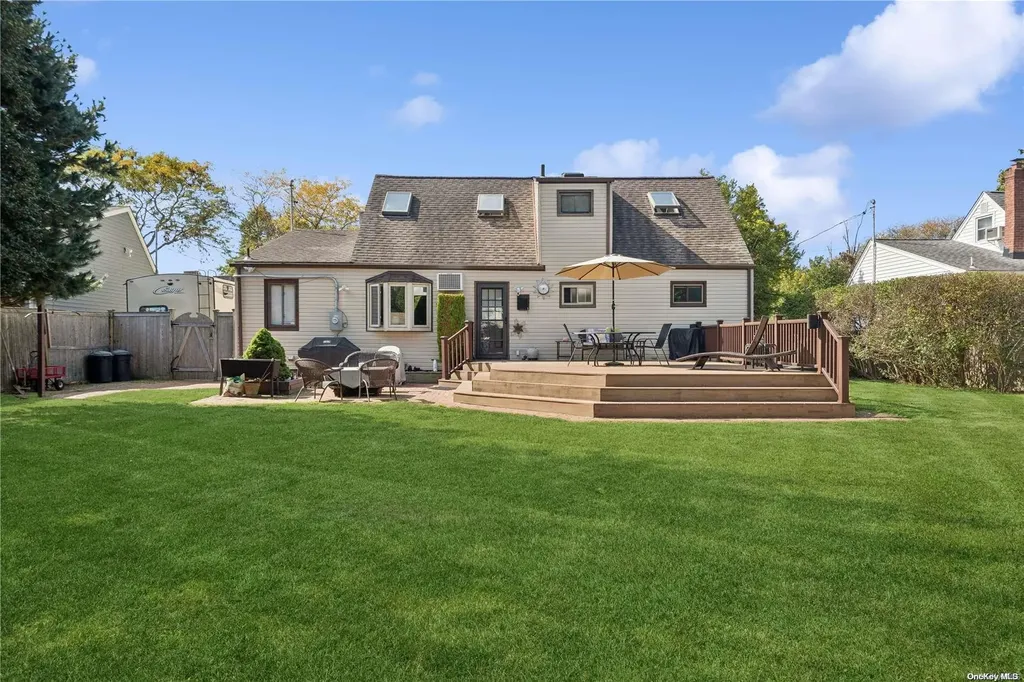 145 The Crescent Babylon NY 11702