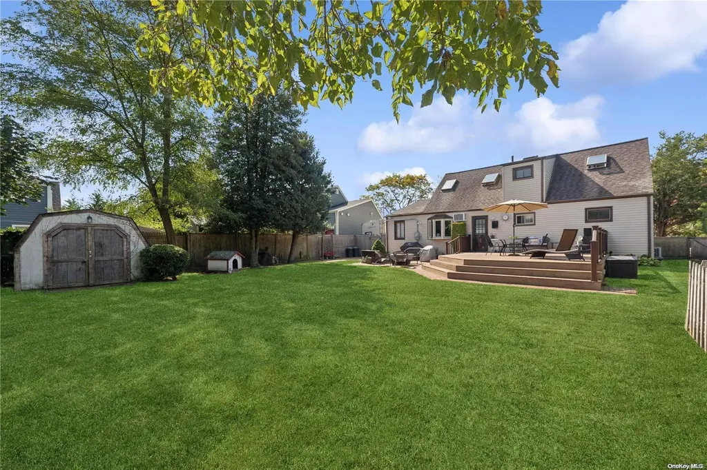 145 The Crescent Babylon NY 11702