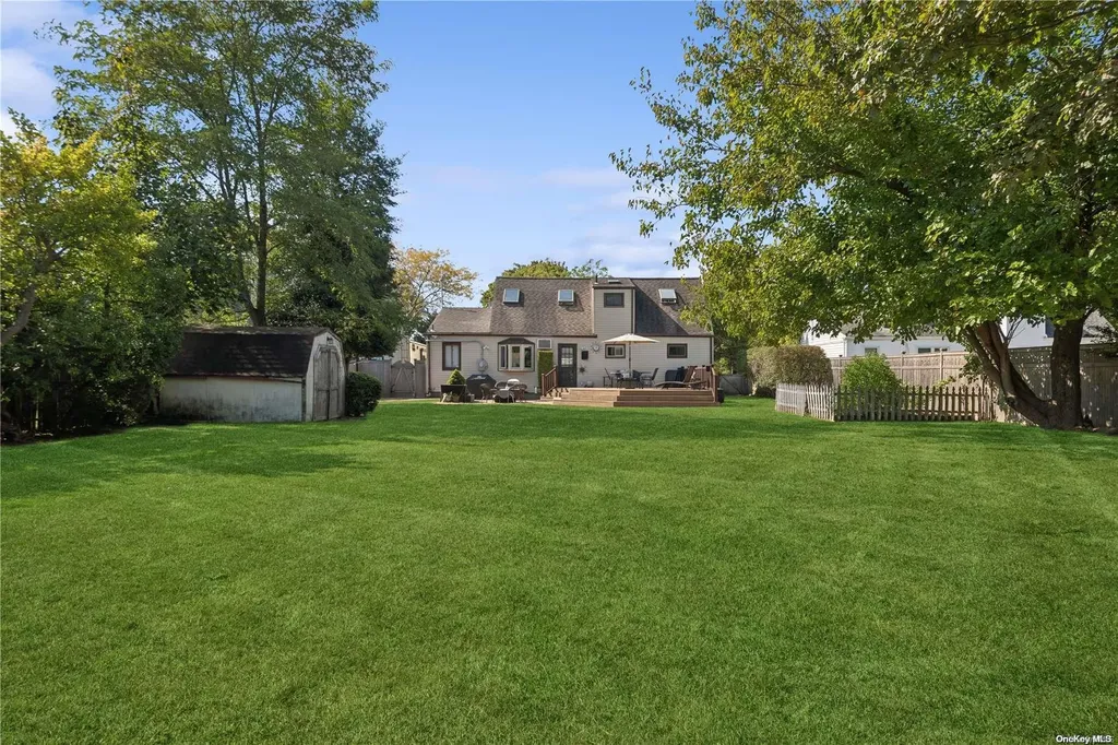 145 The Crescent Babylon NY 11702