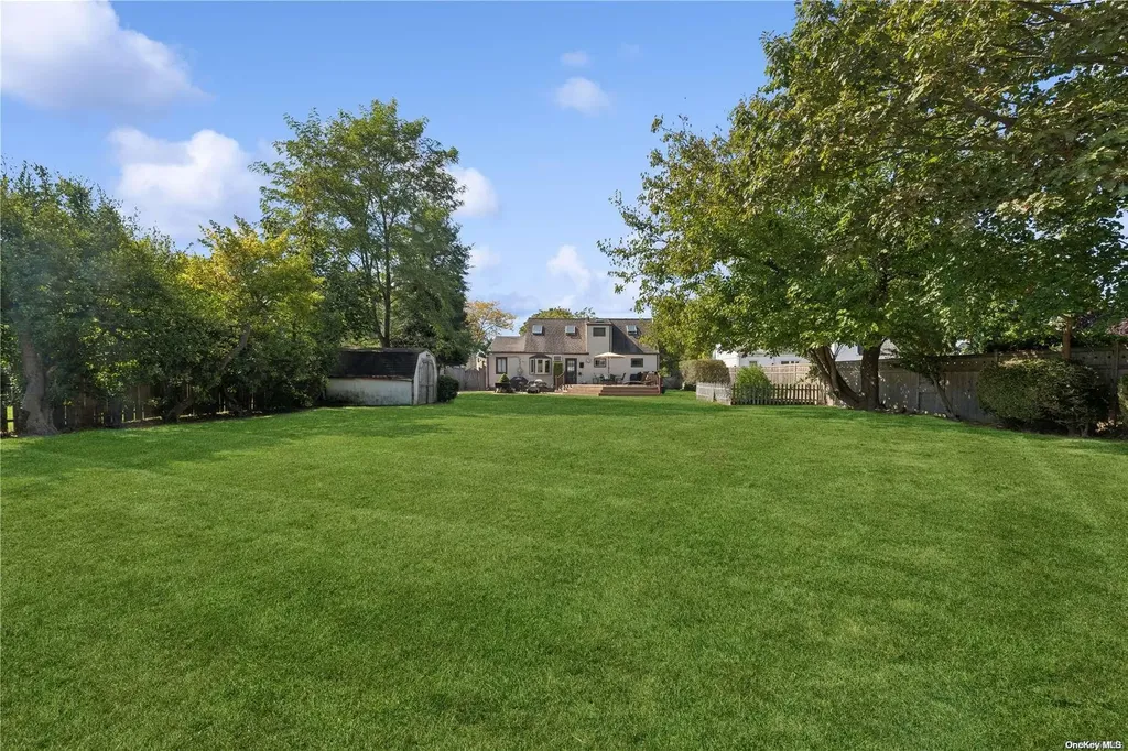 145 The Crescent Babylon NY 11702
