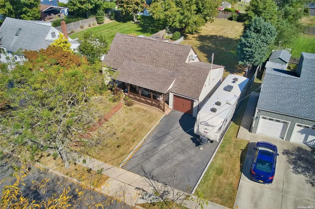 145 The Crescent Babylon NY 11702