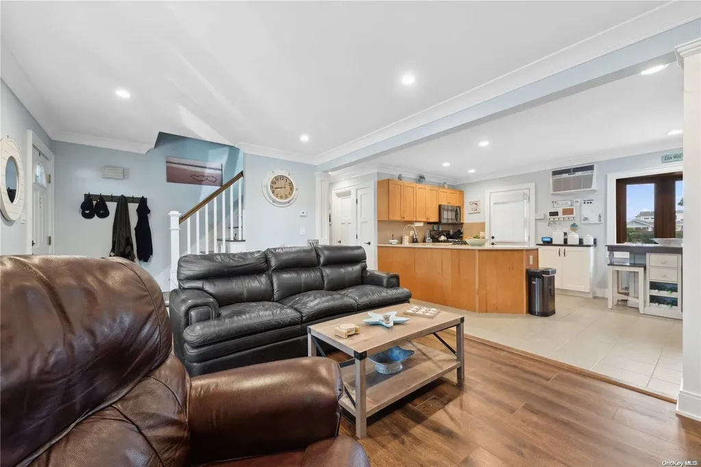145 The Crescent Babylon NY 11702