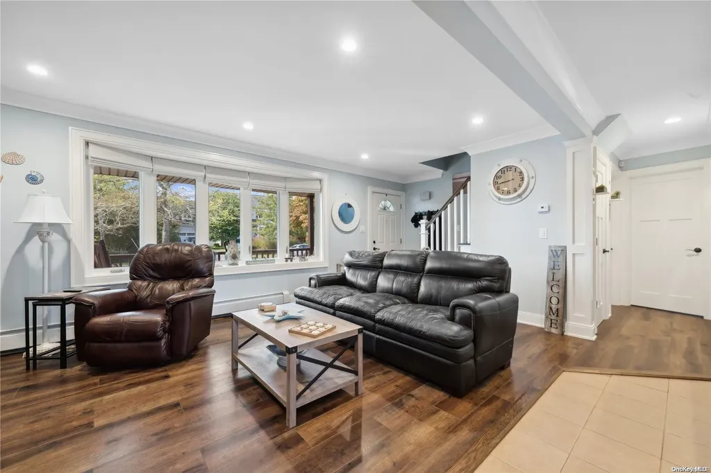 145 The Crescent Babylon NY 11702