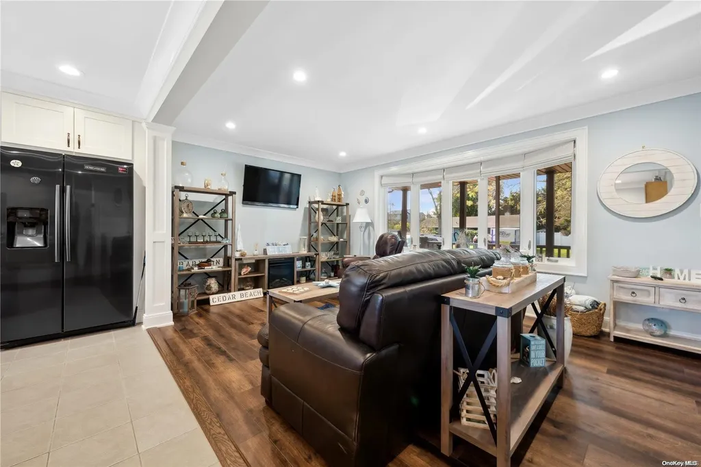 145 The Crescent Babylon NY 11702