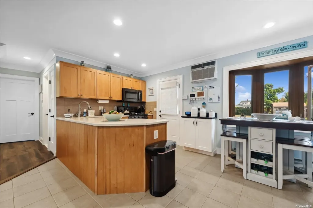 145 The Crescent Babylon NY 11702