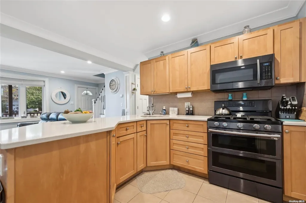 145 The Crescent Babylon NY 11702