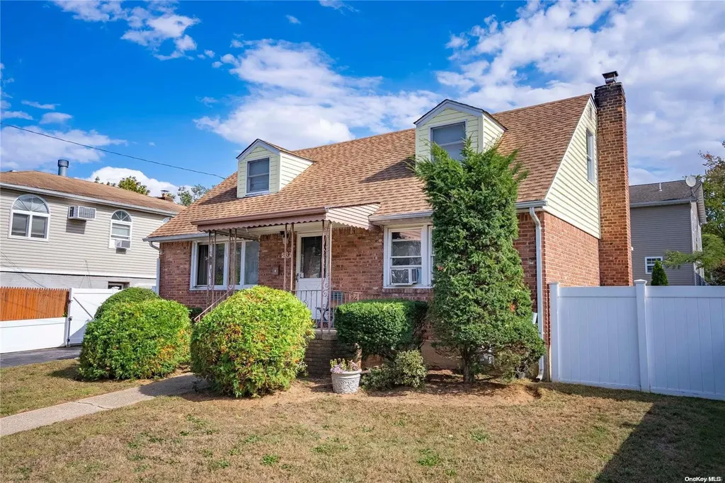 567 Oakley Avenue Elmont NY 11003
