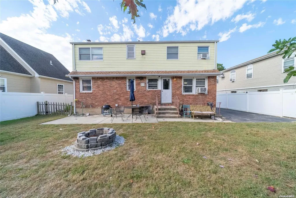 567 Oakley Avenue Elmont NY 11003