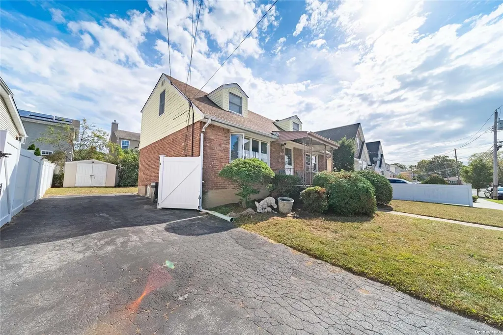 567 Oakley Avenue Elmont NY 11003