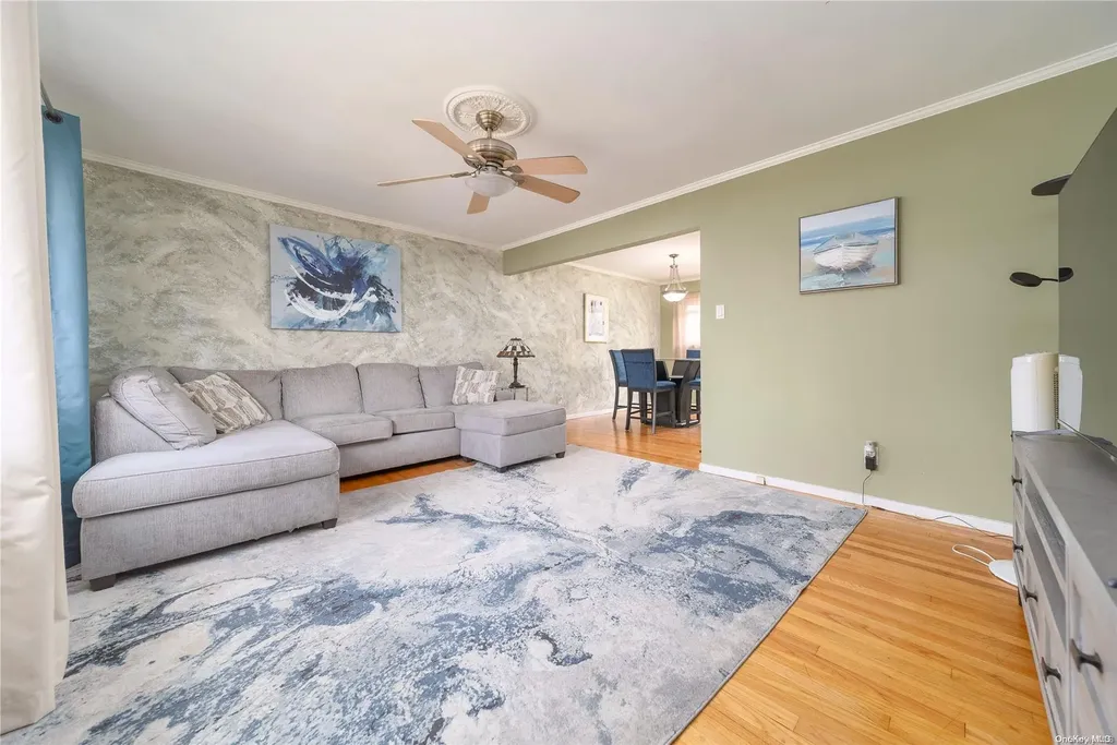 567 Oakley Avenue Elmont NY 11003