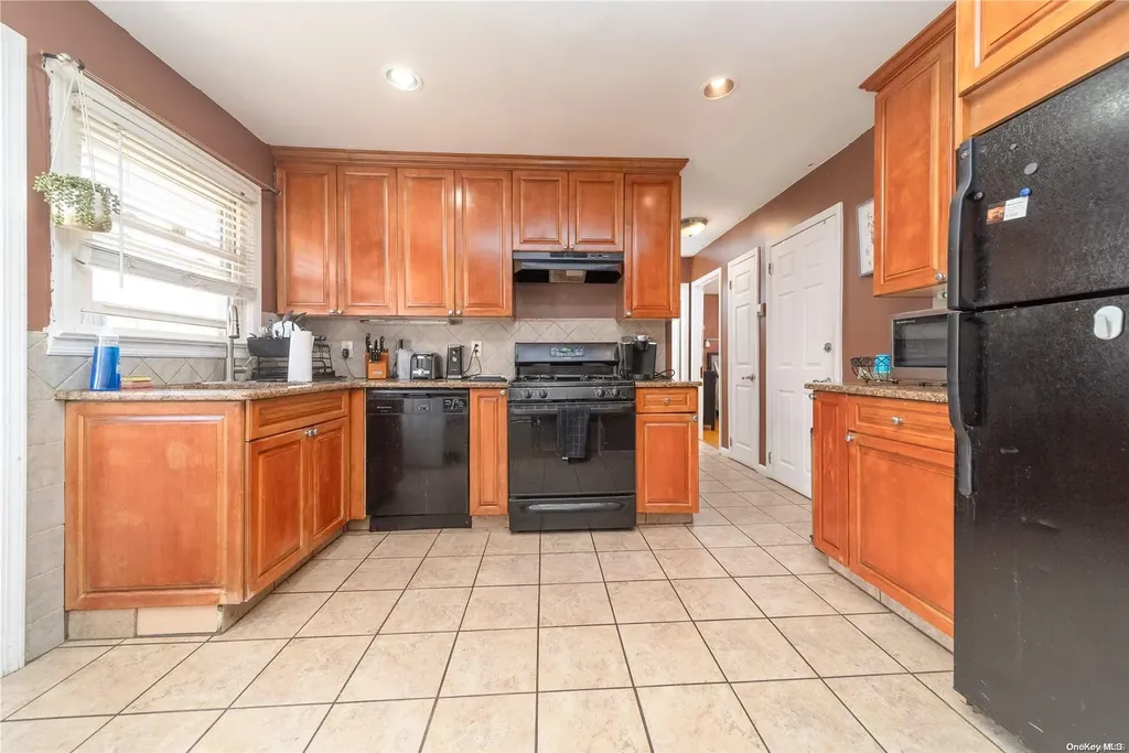 567 Oakley Avenue Elmont NY 11003