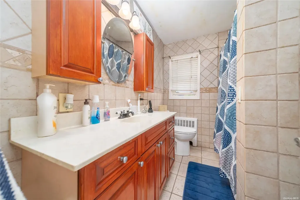 567 Oakley Avenue Elmont NY 11003