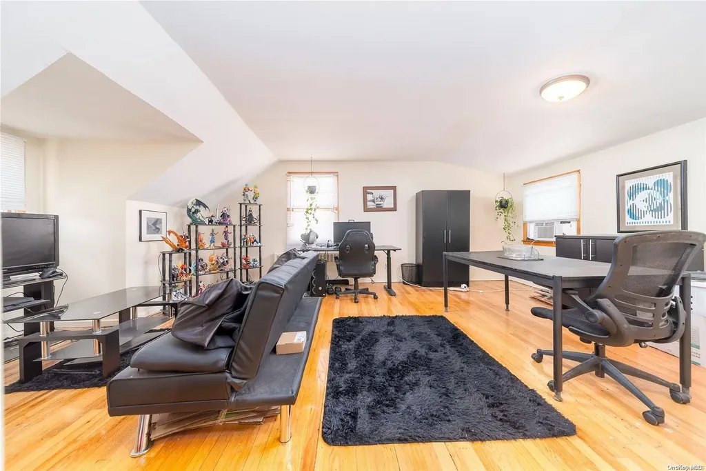 567 Oakley Avenue Elmont NY 11003